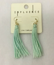 Load image into Gallery viewer, Earrings with tassels
