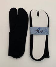 Load image into Gallery viewer, Tabi Socks
